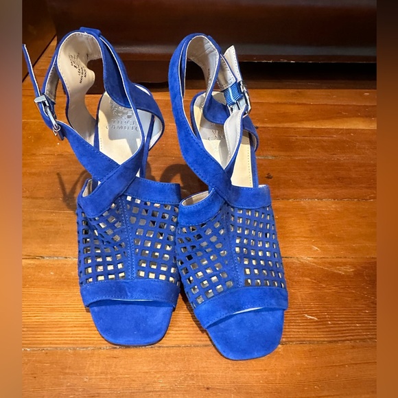 NWOT Vince Camuto royal blue heels - Picture 5 of 16